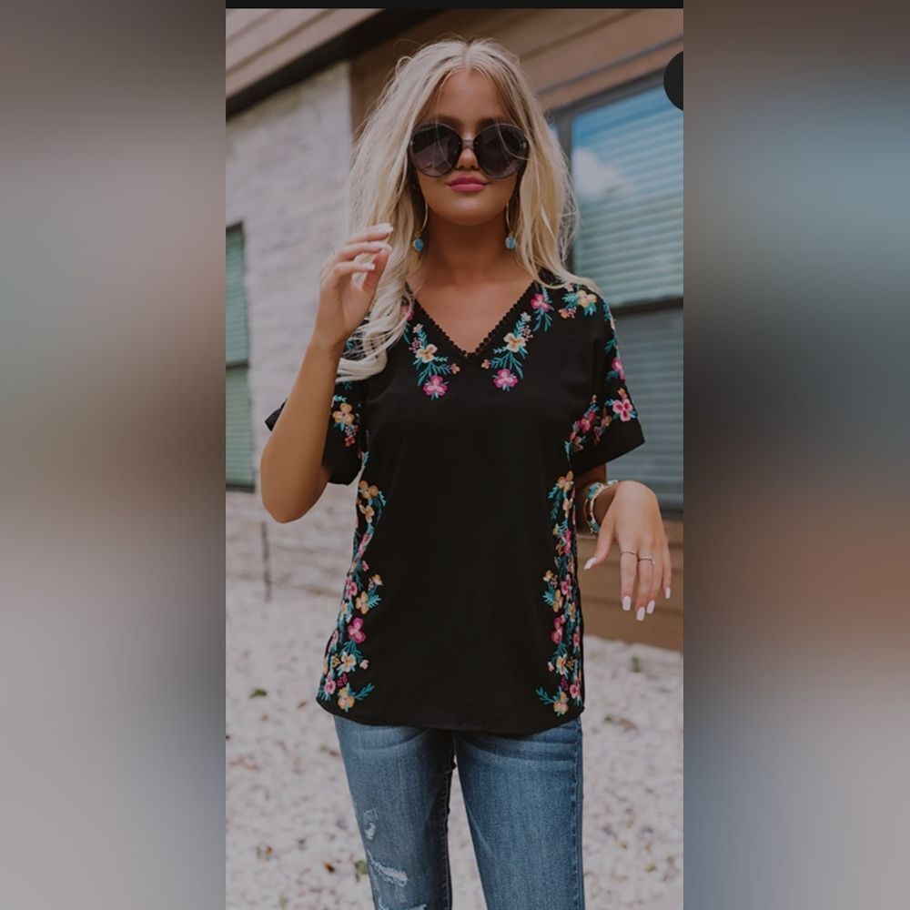 Andree by unit black embroidered hey senorita top in black floral blouse M